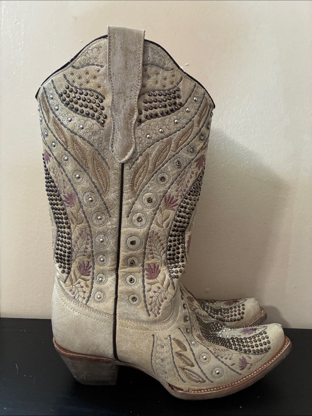 Corral Women's White Floral Embroidery Western Boots size 7.5